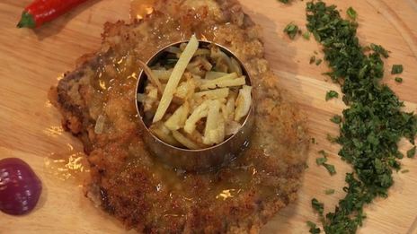 венскии шницель с жареным картофелем