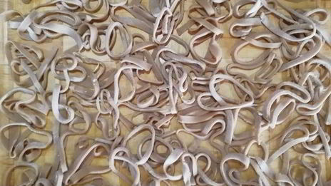 соба — гречневая лапша с говядиной и овощами