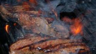 Говяжий стейк на гриле с чесночным маслом