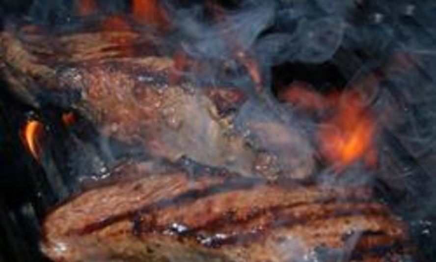 Рецепт говяжьего стейка на гриле с чесночным маслом