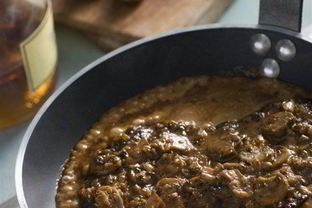 Говяжий стейк со сливочно-грибным соусом