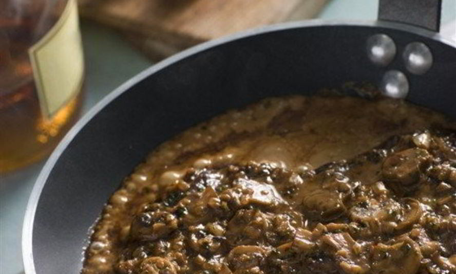 Рецепт говяжьего стейка со сливочно-грибным соусом