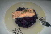 Капуста в вине и стейк лосося в травах