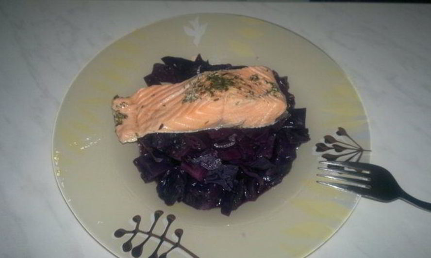Рецепт капусты в вине и стейк лосося в травах