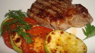 Рибай стейк с овощами гриль