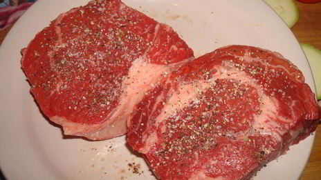 рибай стейк с овощами гриль