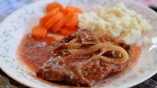 Швейцарский стейк в медленноварке