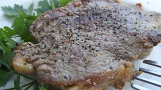 Сочный стейк из свинины