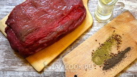 стейк из говядины на сковороде
