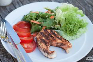 Стейк из лосося на гриле