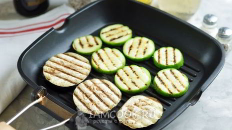 стейк из лосося с овощами-гриль