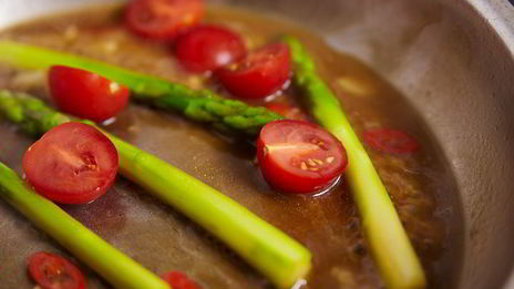 стейк из лосося с овощами