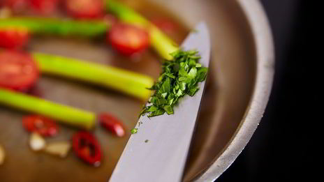 стейк из лосося с овощами