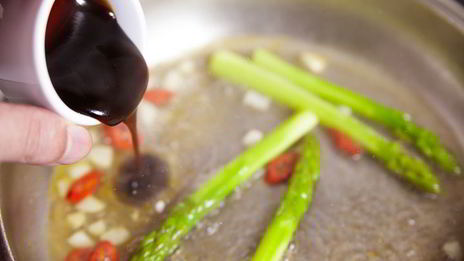 стейк из лосося с овощами