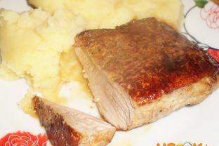 Стейк из свинины на сковороде