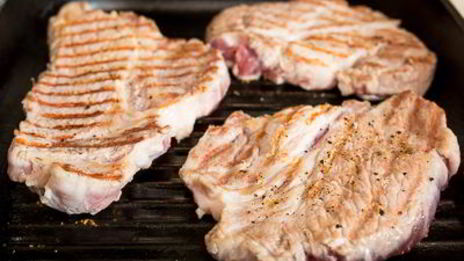 стейк из свинины с яблочным чатни