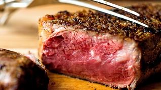 Стейк из телятины на сковороде