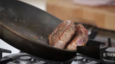 стейк из телятины на сковороде