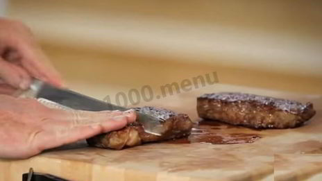 стейк из телятины на сковороде