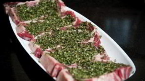 стейк на решетке