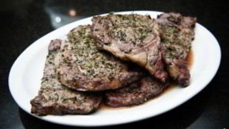 стейк на решетке