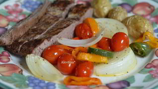 Стейк с томатной сальсой