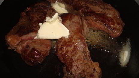 стейк со спаржей