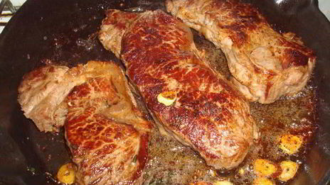 стейк со спаржей