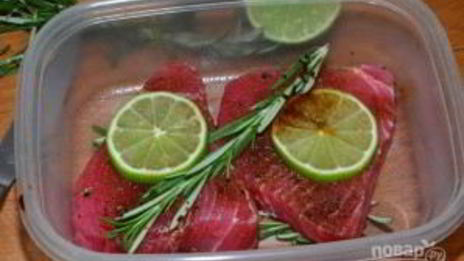 стейк тунца на гриле