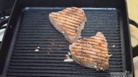 стейк тунца на гриле