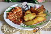 Стейки из куриной грудки с картофельными дольками