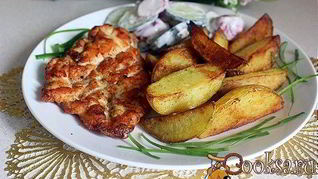 Стейки из куриной грудки с картофельными дольками