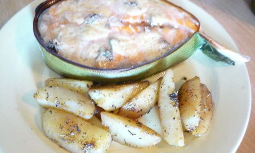 Рецепт стейков из лосося с голубым сыром