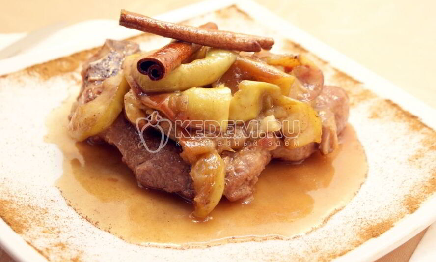 Рецепт свиного стейка на сковороде в яблочном соусе