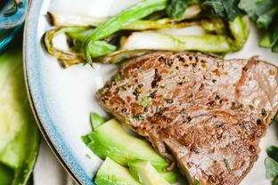 Жаренный стейк из говядины