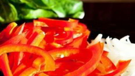 стеклянная лапша с индейкой и шпинатом