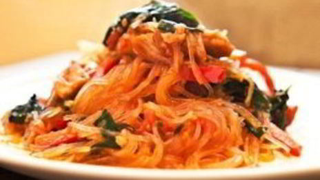 стеклянная лапша с индейкой и шпинатом