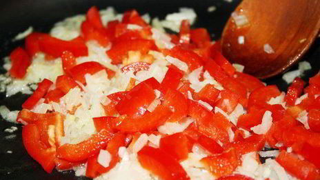 паста с куриными тефтелями под тыквенным соусом