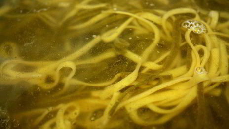 паста с куриными тефтелями под тыквенным соусом