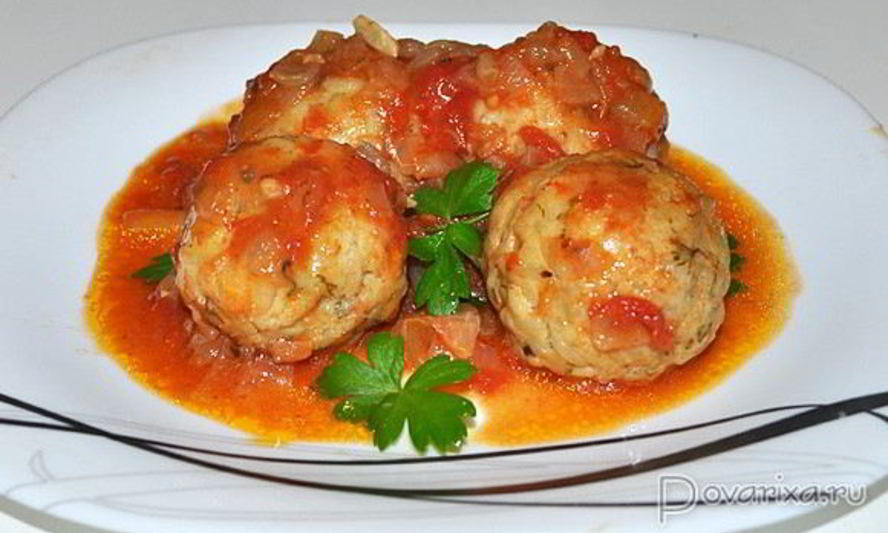 Рецепт рыбных тефтелей в томатном соусе