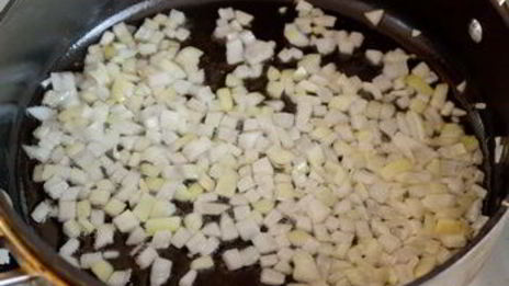 шпинатные тефтели с перечным соусом