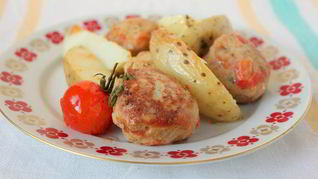Тефтели из индейки с запеченным картофелем