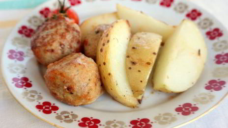 тефтели из индейки с запеченным картофелем