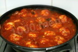 Тефтели куриные с рисом в томатном соусе