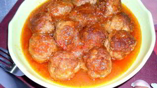 Тефтели по-домашнему с шалфеем в томатном соусе