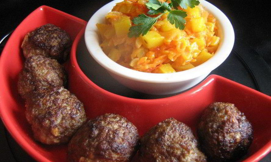 Рецепт тефтелей с бананами, кешью и карри с манговым соусом