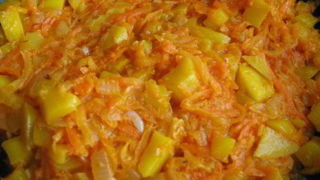 тефтели с бананами, кешью и карри с манговым соусом