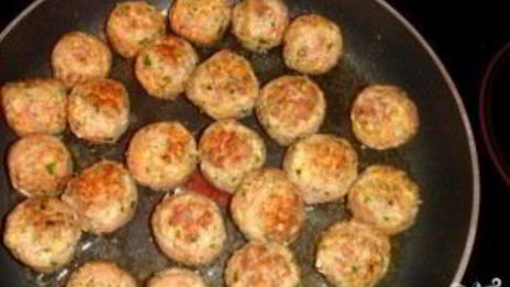 тефтели с подливкой на сковороде