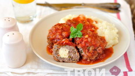 тефтели с сырной начинкой в томатном соусе