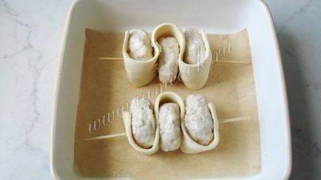 тефтели со слоеным тестом на шпажках